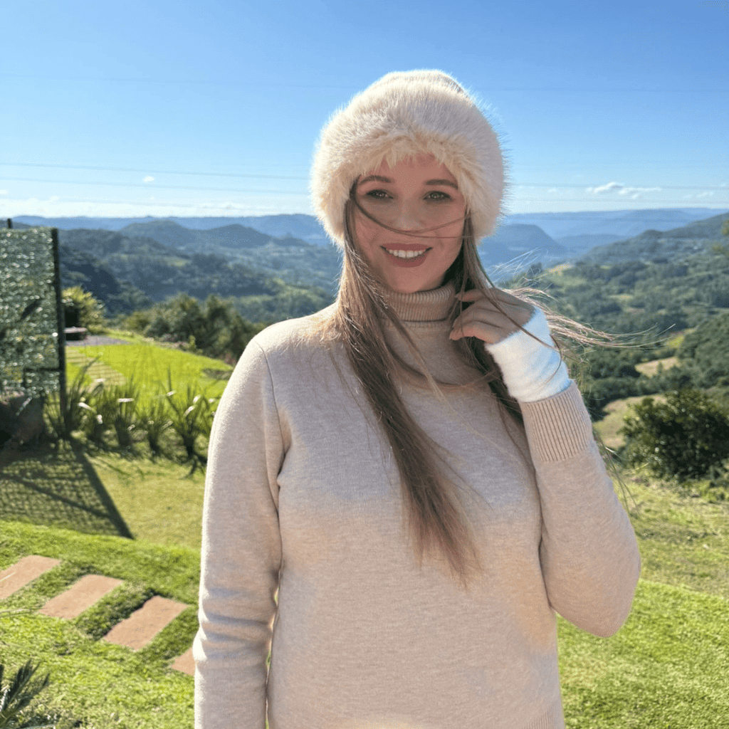 Suéter Feminino Gola Alta Peluciado
