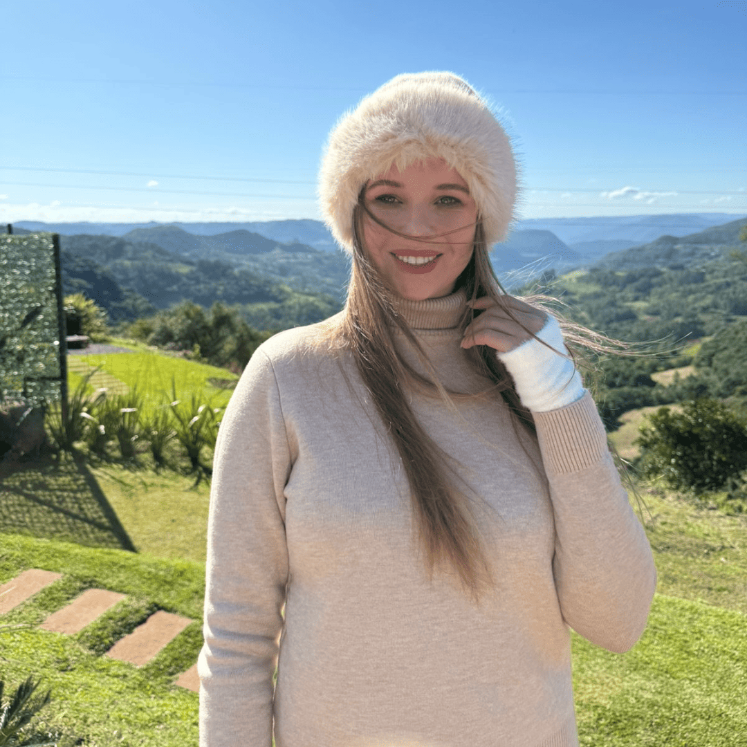 Suéter Feminino Gola Alta Peluciado
